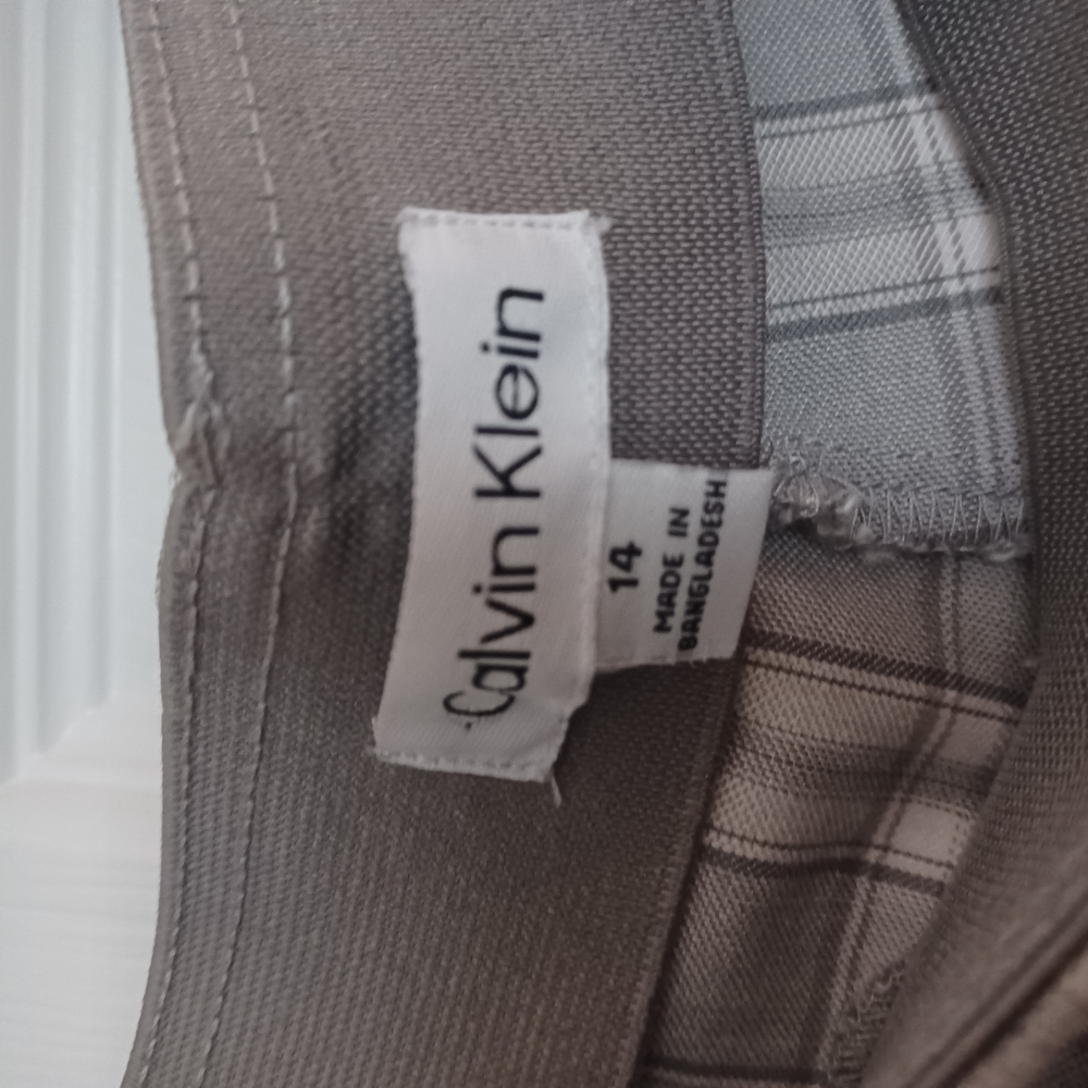 Gray Classic Dress Pants with Timeless Pattern - Picture 4 of 4